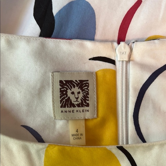 Colorful Sleeveless Dress - Picture 2 of 7